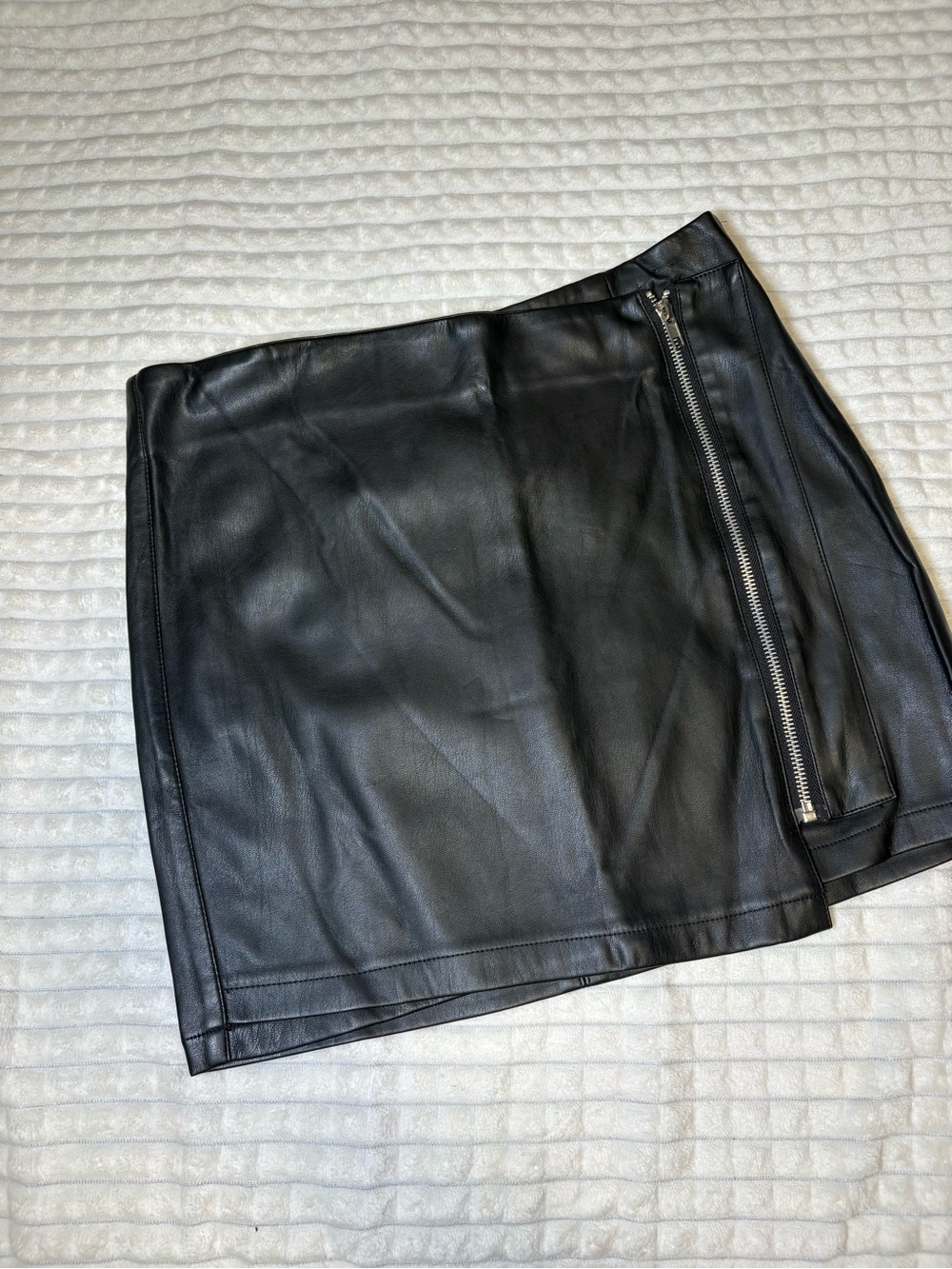 Classic Lulus Black Faux Leather Zip-Front Mini Skirt